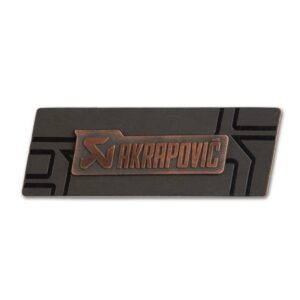 Isignia logo Akrapovic. 800910